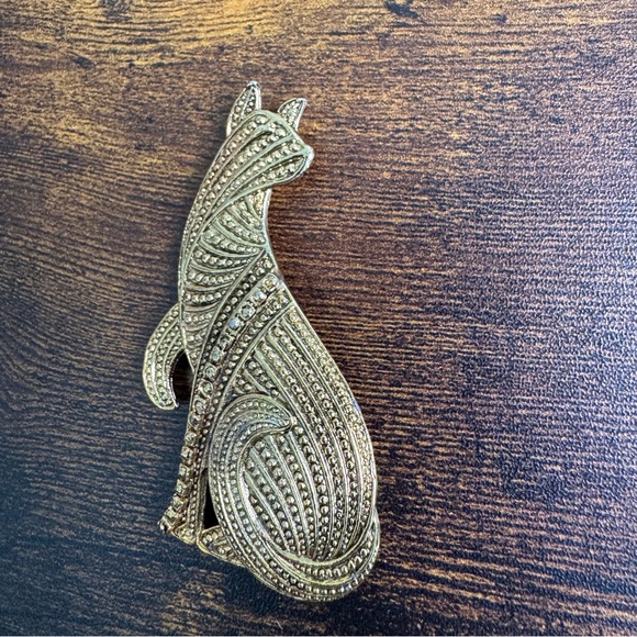 Gold Tone Cat Brooch Textured - Picture 8 of 9